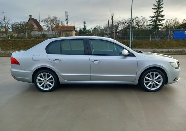 Skoda Superb cena 39900 przebieg: 198000, rok produkcji 2015 z Szczecin małe 497